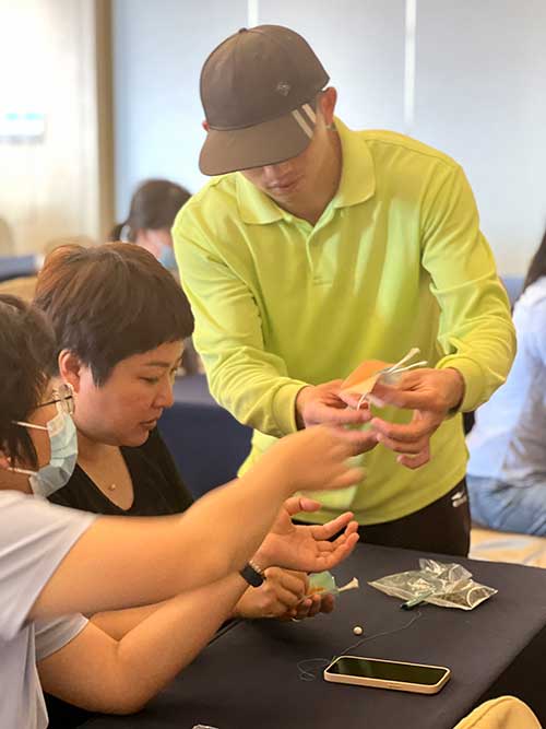 【巧手做香包 健康迎端午】开云手机入口开展香包制作活动(图2)