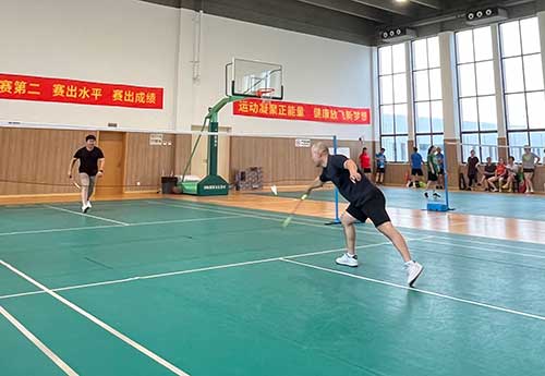 上海开云手机入口成功举办2023年重固镇职工羽毛球比赛(图7)