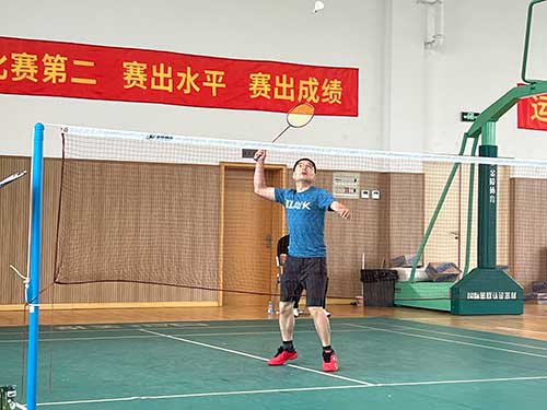 上海开云手机入口成功举办2023年重固镇职工羽毛球比赛(图2)