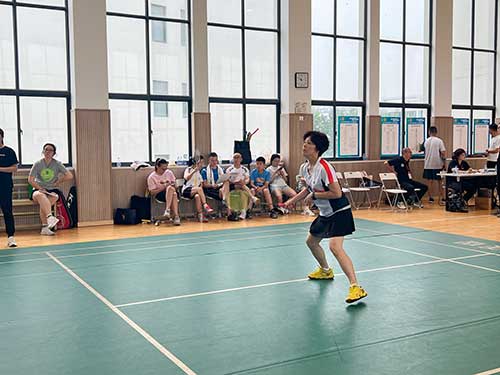 上海开云手机入口成功举办2023年重固镇职工羽毛球比赛(图5)