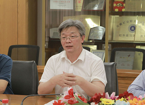 中国矿业大学党委书记刘波一行到上海开云手机入口走访交流(图2)