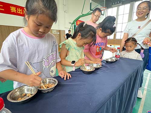 “缤纷童年 快乐六一”上海开云手机入口举办亲子活动(图3)