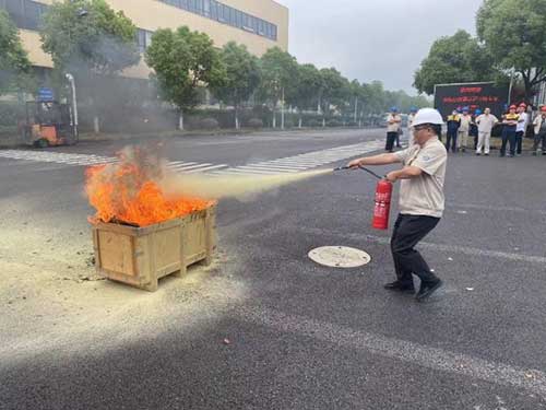 “人人讲安全、个个会应急”——上海开云手机入口开展“安全月”消防演习活动(图5)