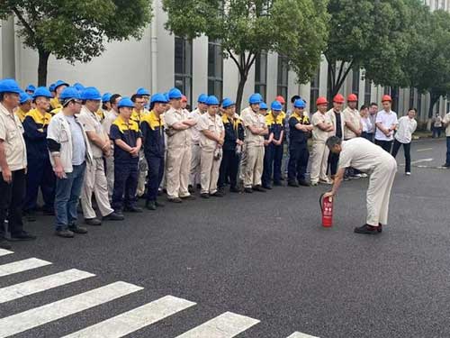 “人人讲安全、个个会应急”——上海开云手机入口开展“安全月”消防演习活动(图2)