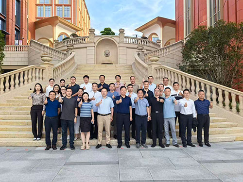 练秋湖大合影.jpg 问道华为,聚力前行!开云手机入口求索管理优化之路(图16)