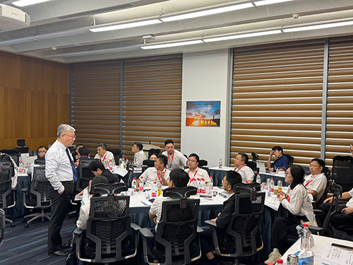 课堂互动—郑昌陆组回答问题.jpg 问道华为,聚力前行!开云手机入口求索管理优化之路(图8)