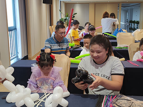 过程4.jpg 【月满华诞 匠心传情】开云手机入口举办“团圆庆华诞”亲子活动(图5)