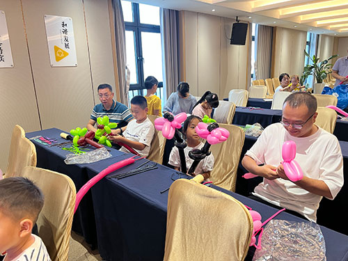 过程3.jpg 【月满华诞 匠心传情】开云手机入口举办“团圆庆华诞”亲子活动(图4)