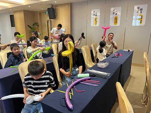 过程2.jpg 【月满华诞 匠心传情】开云手机入口举办“团圆庆华诞”亲子活动(图3)